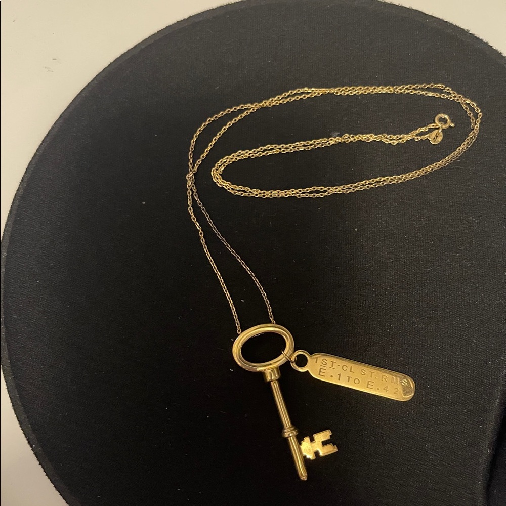 QVC Titanic 1st Class Necklace Pendant Sold Out - Picture 4 of 7